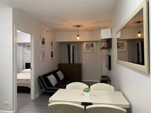 Cozy 1 Bedroom near Alabang Town Center and Molito with Wifi and Netflix, Manila (fotografie 7)