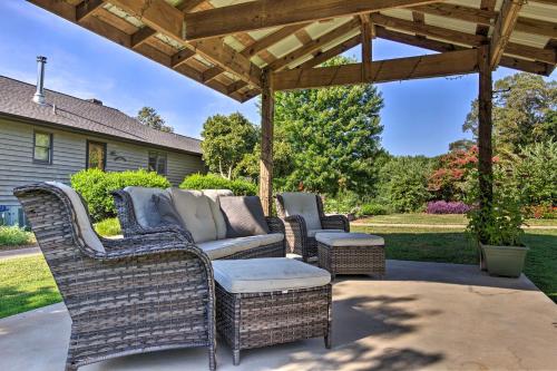 Cabin at LambFarm Horses with Fire Pit and Deck