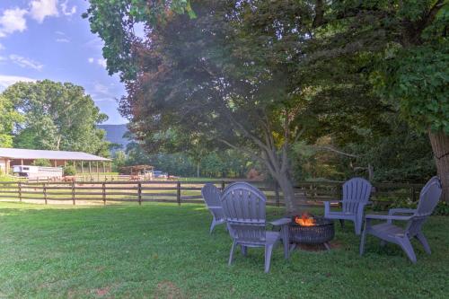 Cabin at LambFarm Horses with Fire Pit and Deck