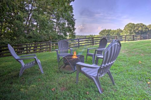 Cabin at LambFarm Horses with Fire Pit and Deck