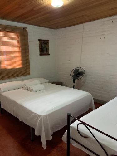 2 twin beds