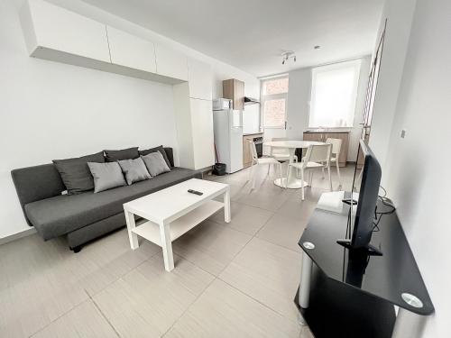 House With Free Parking 15 Min From The Airport gîte à louer Sambreville