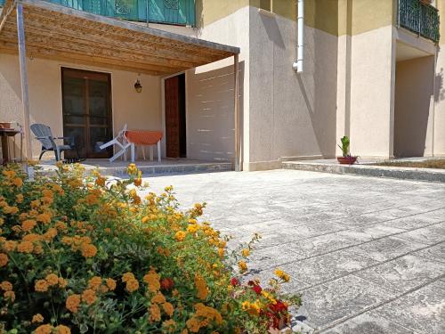 Appartamento con parcheggio privato e giardino, Lecce