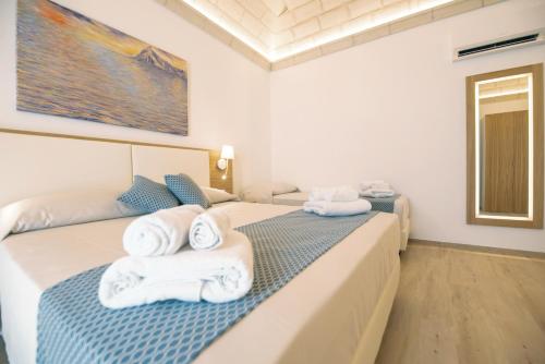 Standard Triple Room image 8