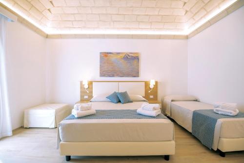 Standard Triple Room image 7