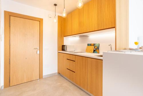 Apartamento 'El Balcón de la Malagueta' - Tap to explore photos