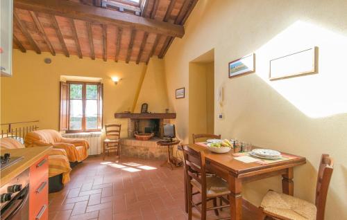  2 Bedroom Gorgeous Home In Monticiano Si in Monticiano