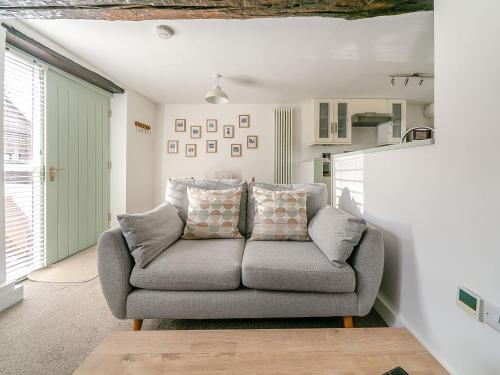 2 Bank Farm Mews - image 10