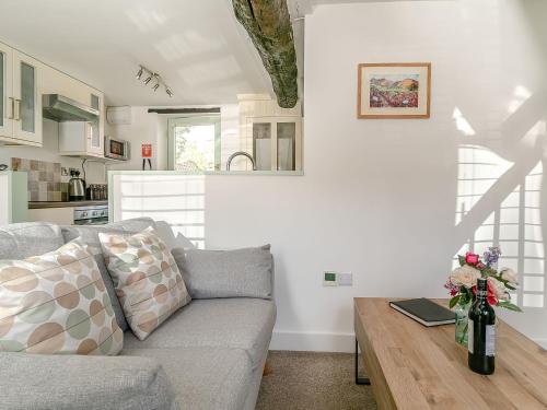 2 Bank Farm Mews - image 12