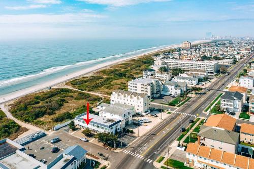 Beautiful Brigantine Condo - Walk to Beach! in 雙桅船市 (NJ)