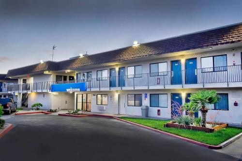 Motel 6-Palmdale, CA - Hotel - Palmdale