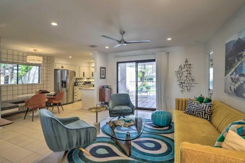 Chic Palm Springs Gem with Patio and Pool Access! in Palm Springs, USA