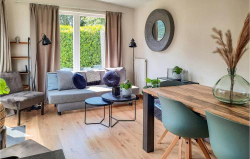  Stunning Home In Heinkenszand With Wifi in heinkenszand