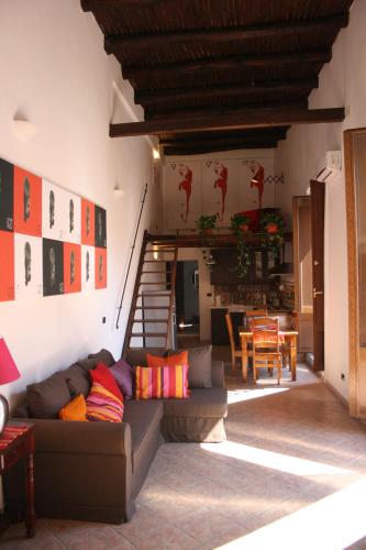 Apartment 25, Neapel