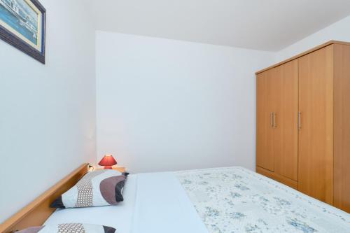 Apartment Cunski 7867c - image 2