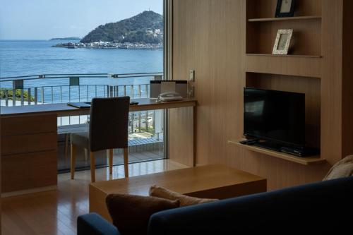 room detail thumbnail 2