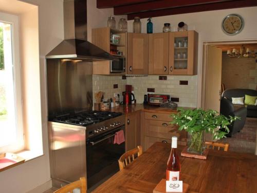 Gîte Razines, 4 pièces, 6 personnes - FR-1-381-218 (Maison de Vigneron Restauree avec Jardin Clos, Equipement Complet, au Cœur d'une Foret - FR-1-381-21) in Razines