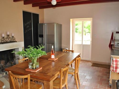 Gîte Razines, 4 pièces, 6 personnes - FR-1-381-218 (Maison de Vigneron Restauree avec Jardin Clos, Equipement Complet, au Cœur d'une Foret - FR-1-381-21) in Razines