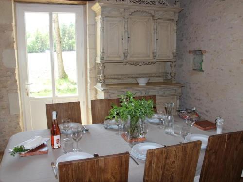 Gîte Razines, 4 pièces, 6 personnes - FR-1-381-218 (Maison de Vigneron Restauree avec Jardin Clos, Equipement Complet, au Cœur d'une Foret - FR-1-381-21) in Razines