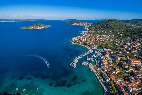 Apartments by the sea Preko Ugljan - 8522 - main image
