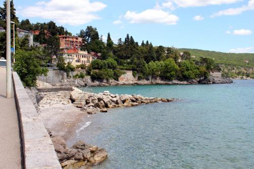 Strand, Apartments with a swimming pool Kastav, Opatija - 13638 in Rubesi