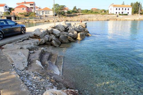 Apartments by the sea Ugljan - 846