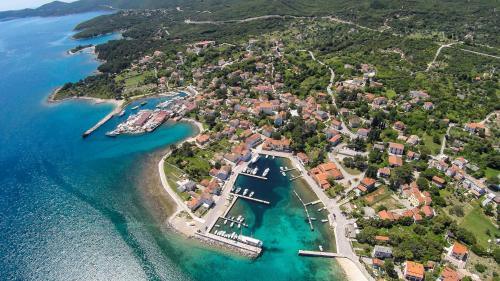 Apartments with a parking space Nerezine, Losinj - 15768