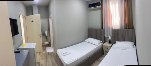 Deluxe Twin Room image 5