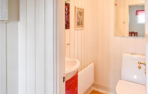 Kamar Mandi, 4 Bedroom Nice Home In Sjusjøen in Sjusjoen