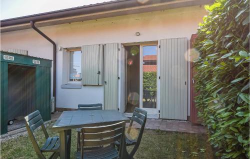  Amazing Apartment In Pastrengo With Kitchen in Pastrengo