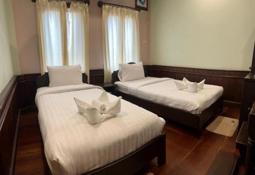 Twin Room image 2