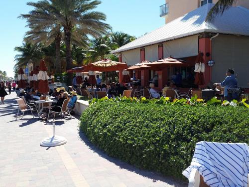 Hollywood Broadwalk Oceanside Hotel - 레스토랑