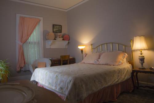Queen Room with Balcony room in Lehmann House Bed & Breakfast
