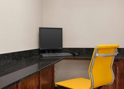 Days Inn by Wyndham Demopolis - image 6