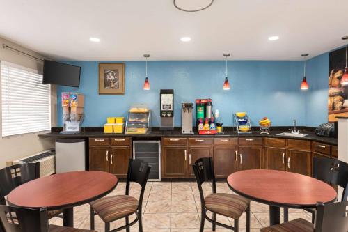 Days Inn by Wyndham Demopolis - image 11