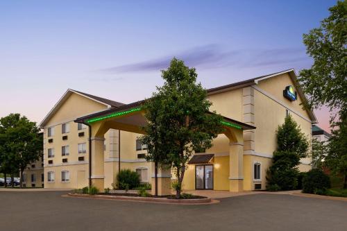 Days Inn by Wyndham Kansas City International Airport in Kansas City, USA