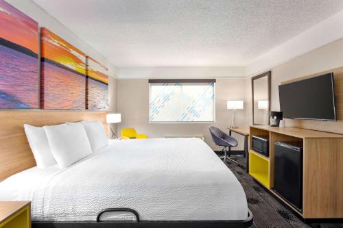 Days Inn by Wyndham Kansas City International Airport - image 6