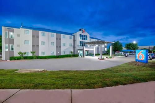 Motel 6-Benbrook, TX - Fort Worth