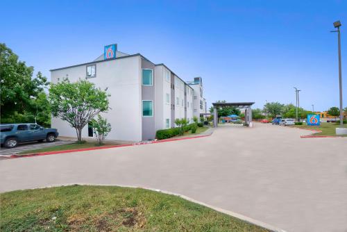 Motel 6-Benbrook, TX - Fort Worth