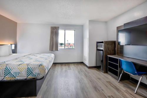 Motel 6-Benbrook TX - Fort Worth - image 11