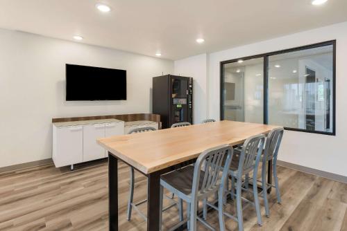 WoodSpring Suites Meridian - main image