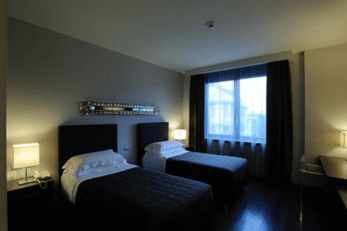2 twin beds