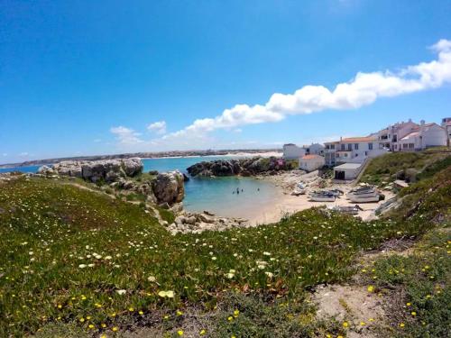 House with 3 bedrooms in Atouguia da Baleia with WiFi 400 m from the beach - image 12