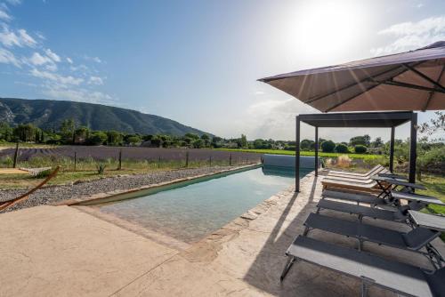 Studio cozy avec terrasse et vue sur le Luberon - Apartment - Maubec