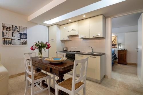  Charming Seafront Apartment with garden and patio in Fertilia