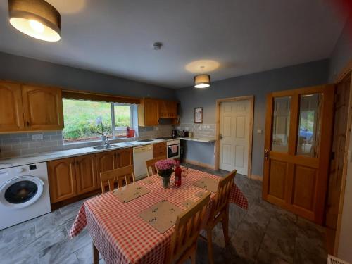 Conneelys Cottage, Connemara, Clifden, H71Y096