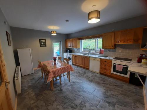 Conneelys Cottage, Connemara, Clifden, H71Y096