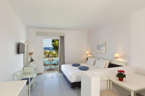 2 bedrooms, 4 beds