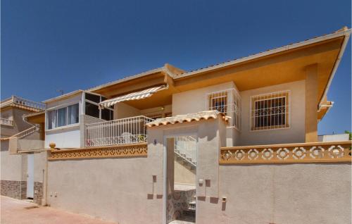 Nice home in Torrevieja with Outdoor swimming pool, Swimming pool and 2 Bedrooms gîte à louer Los Altos