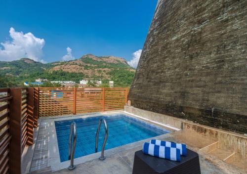 SaffronStays Urja, Lonavala - Private villa with 2 pools, spa room, jacuzzi, private elevator & waterfall
